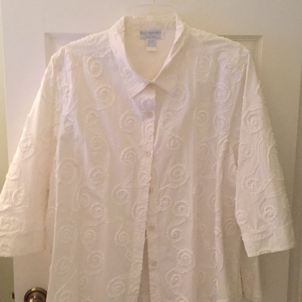 White plus sized jacket with intricate design
